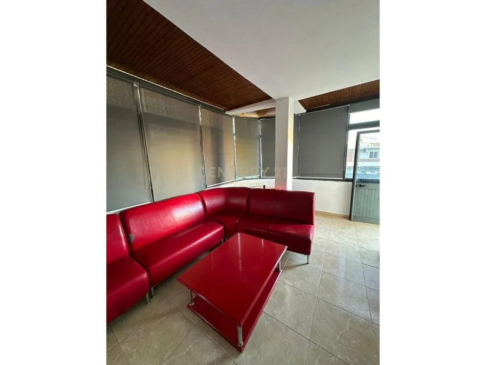 Tirane, jepet me qera apartament Kati 2, 80 m² 450 € 