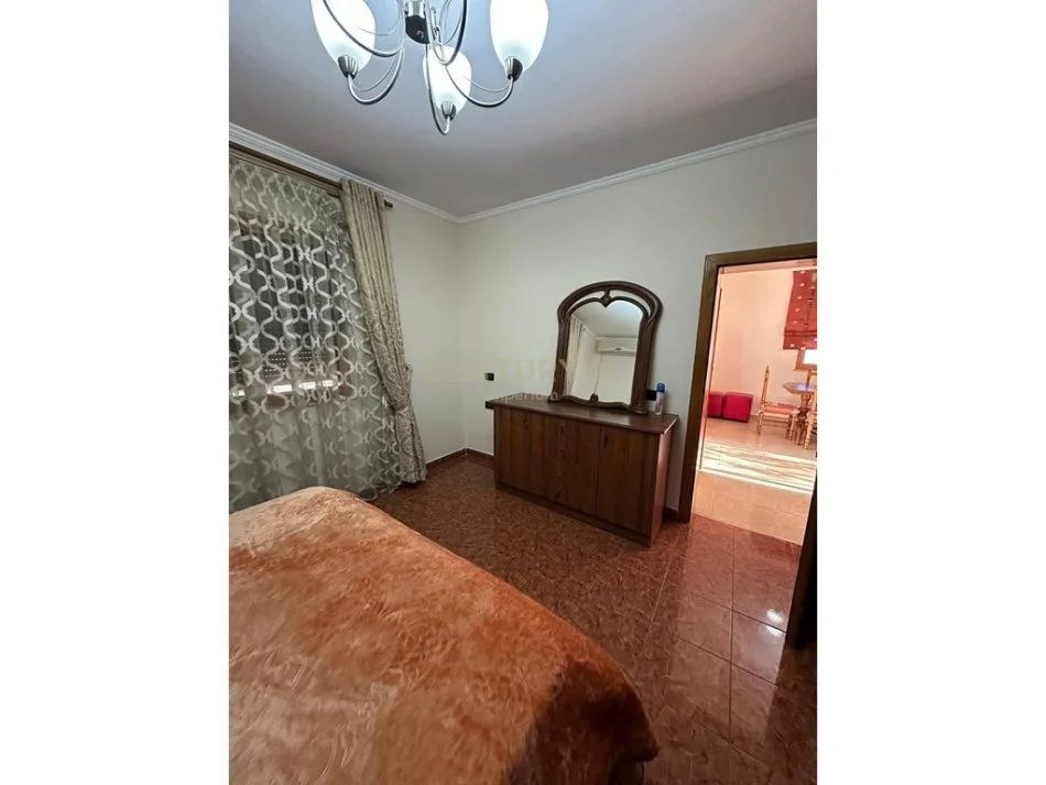 Tirane, jepet me qera apartament Kati 2, 80 m² 450 € 