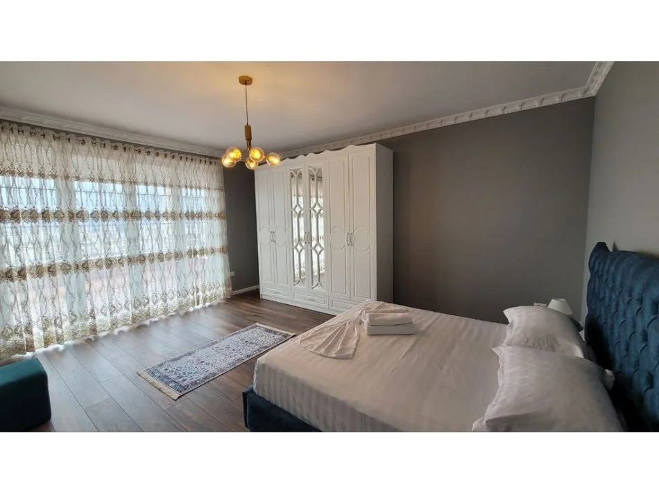 Tirane, jap me qera apartament 2+1+2+ POST PARKIMI+VERANDE , 170 m² 1.000 € (KOPSHTI BOTANIK)