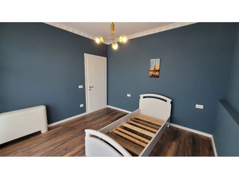 Tirane, jepet me qera 2+1+Ballkon Kati 2, 170 m² 1.000 € (KOPSHTI BOTANIK)