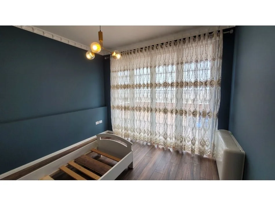 Tirane, jap me qera apartament 2+1+2+ POST PARKIMI+VERANDE , 170 m² 1.000 € (KOPSHTI BOTANIK)