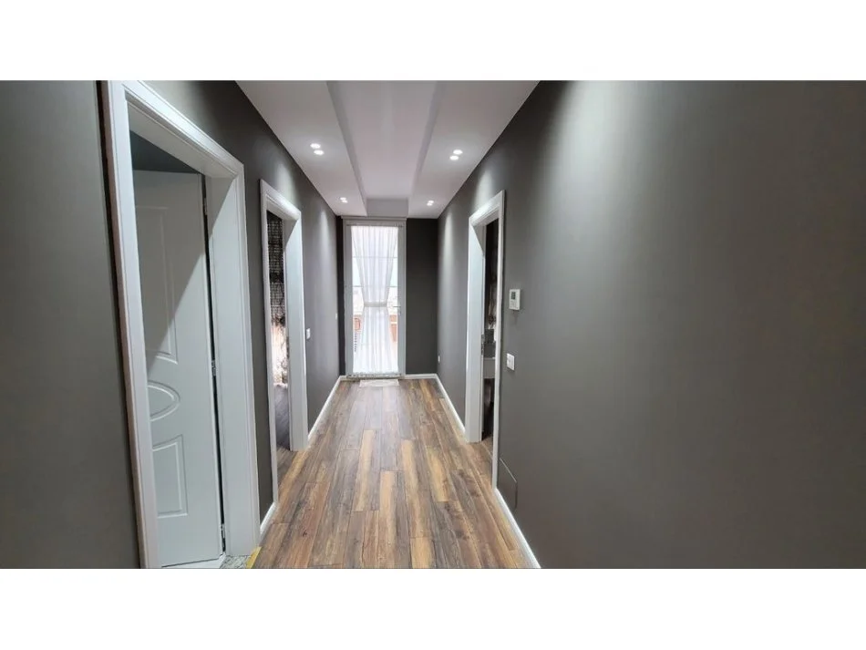 Tirane, jepet me qera 2+1+Ballkon Kati 2, 170 m² 1.000 € (KOPSHTI BOTANIK)