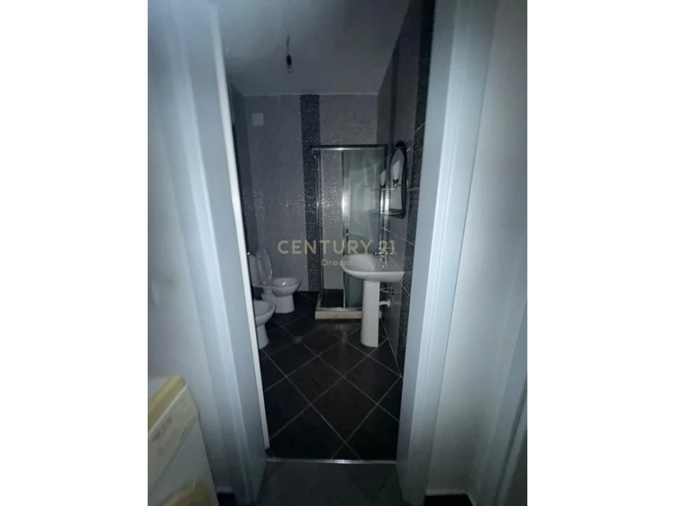 Tirane, shes apartament 2+1+2 , 124 m² 180.000 € (Kopshti Botanik)