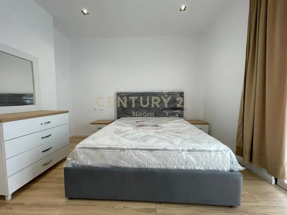 Tirane, jepet me qera apartament 2+1 Kati 2, 95 m² 550 € (Kombinat)