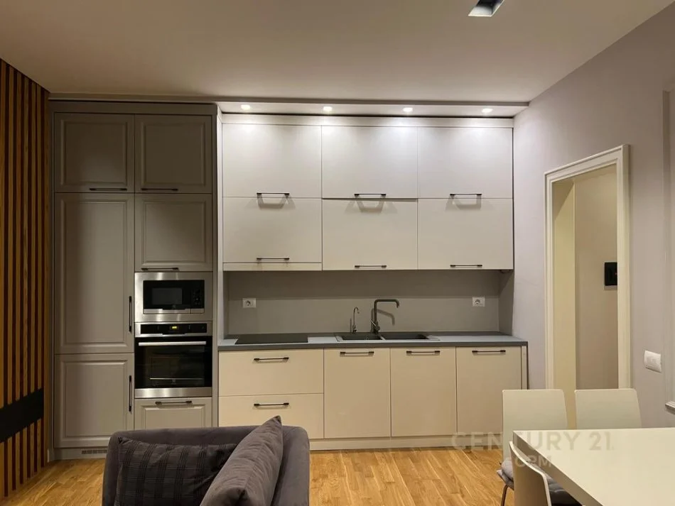 Tirane, jap me qera apartament 1+1+Ballkon , 70 m² 650 € (Kopshti Botanik)