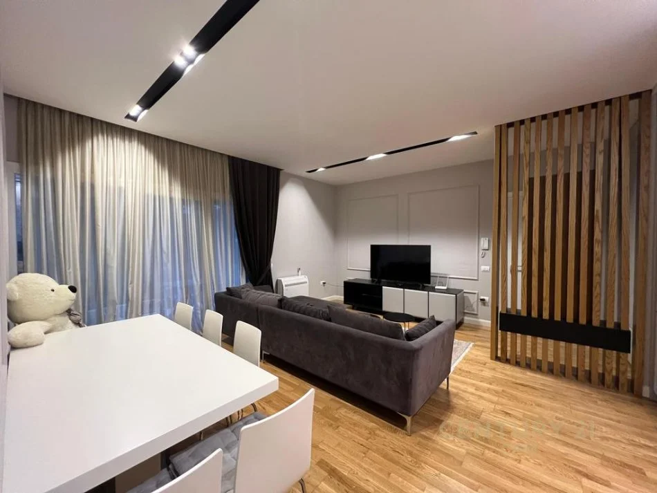 Tirane, jap me qera apartament 1+1+Ballkon , 70 m² 650 € (Kopshti Botanik)