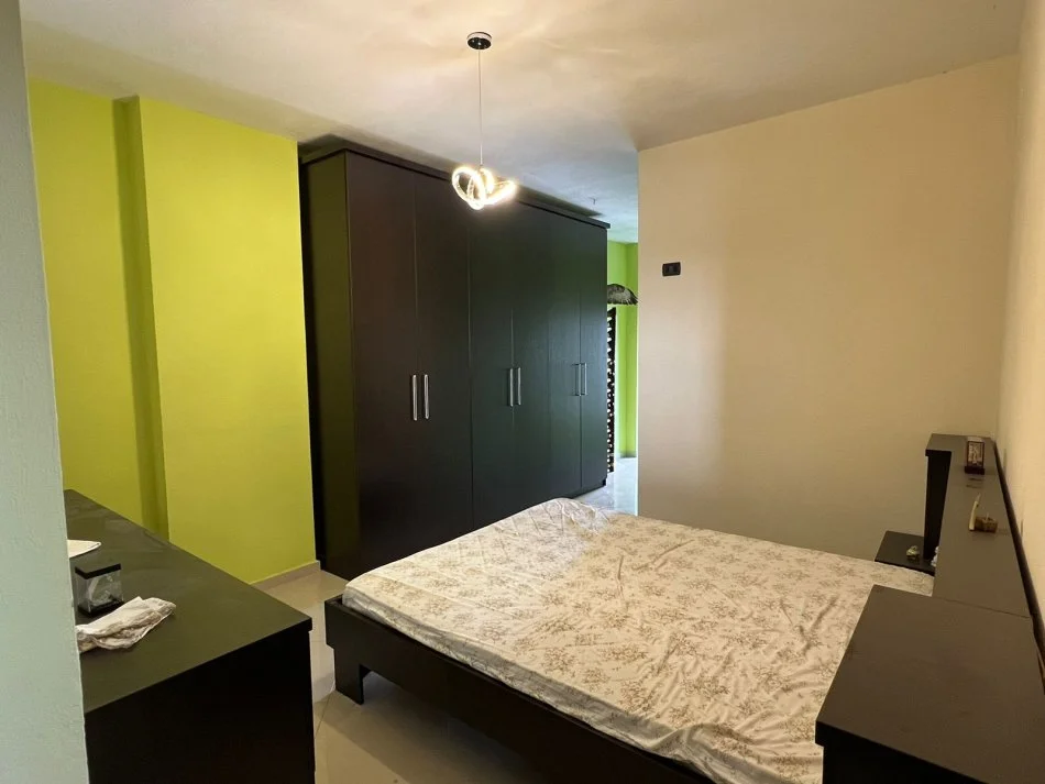 Tirane, jepet me qera apartament 2+1 Kati 4, 120 m² 500 € (Rruga Loni Ligori)