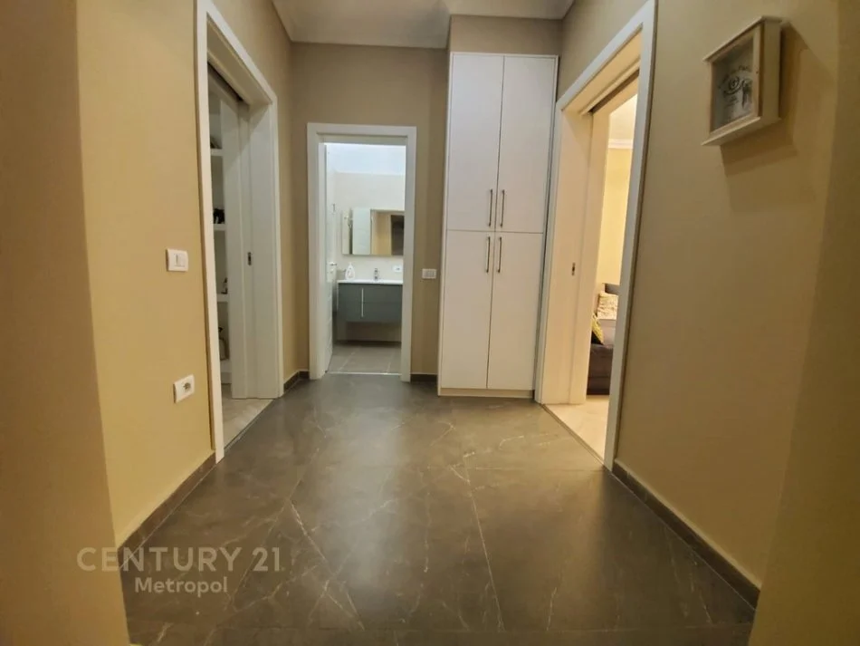 Tirane, jepet me qera apartament 2+1 Kati 1, 71 m² 800 € (Rruga e Dibres)