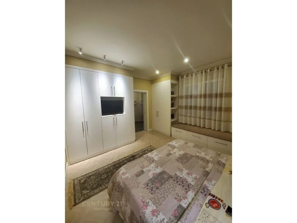 Tirane, jepet me qera apartament 2+1 Kati 1, 71 m² 800 € (Rruga e Dibres)