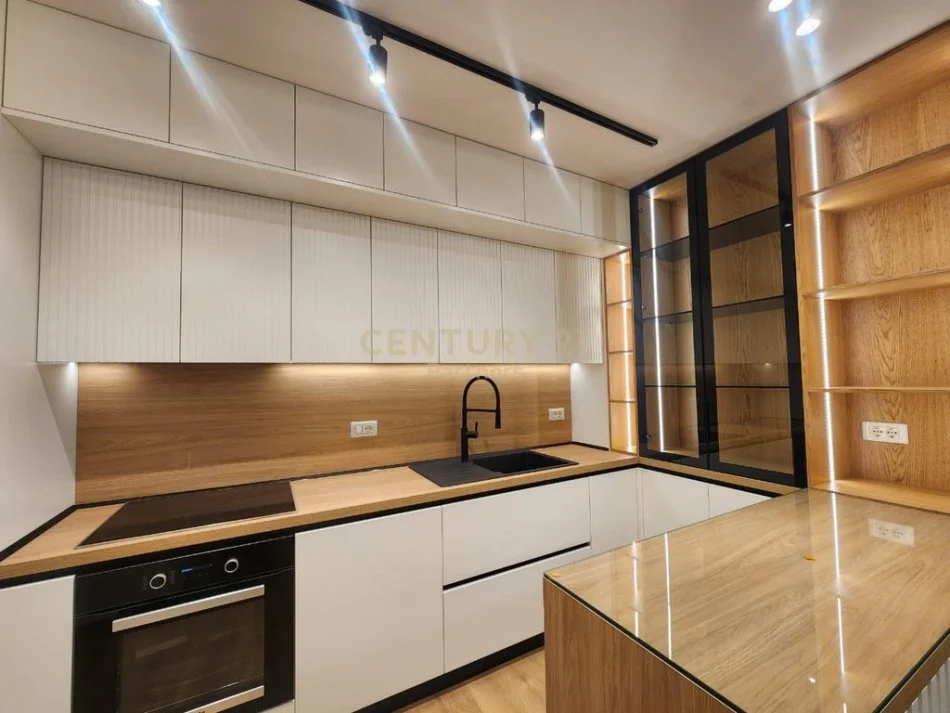 Tirane, jap me qera apartament 2+1 , 99 m² 1.200 € (Kopshtit Zoologjik)