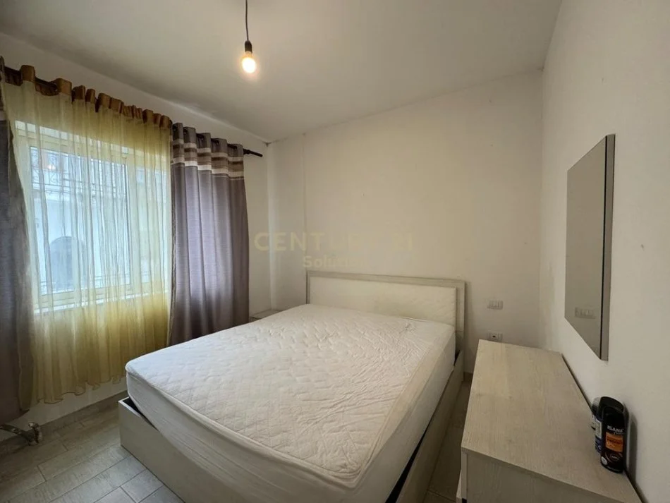Tirane, jepet me qera apartament 2+1+Ballkon Kati 3, 110 m² 560 € (SHYQYRI BRARI)
