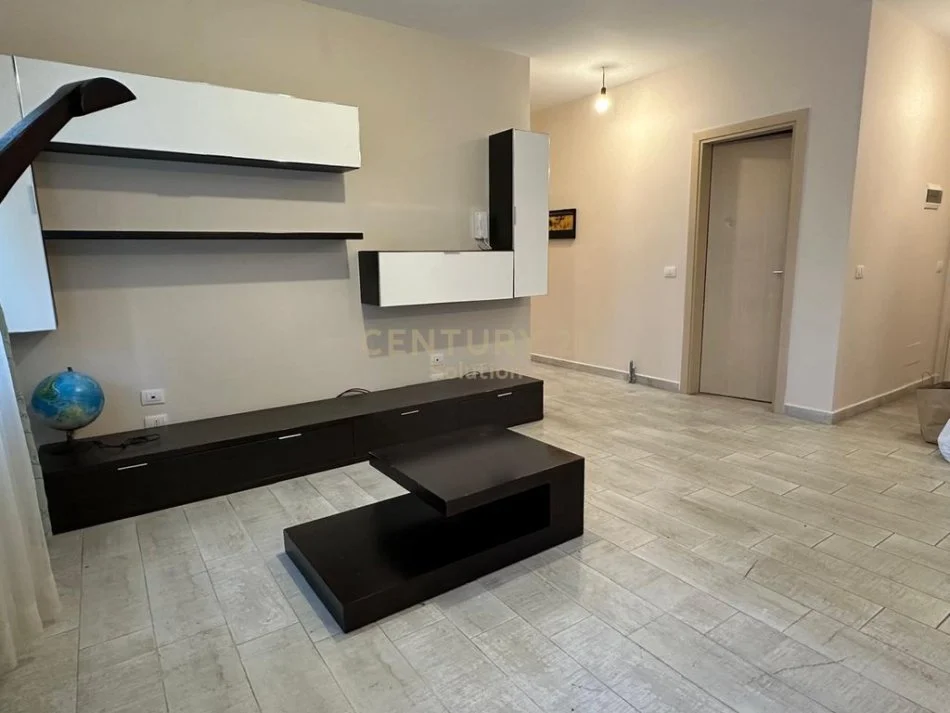 Tirane, jepet me qera apartament 2+1+Ballkon Kati 3, 110 m² 560 € (SHYQYRI BRARI)