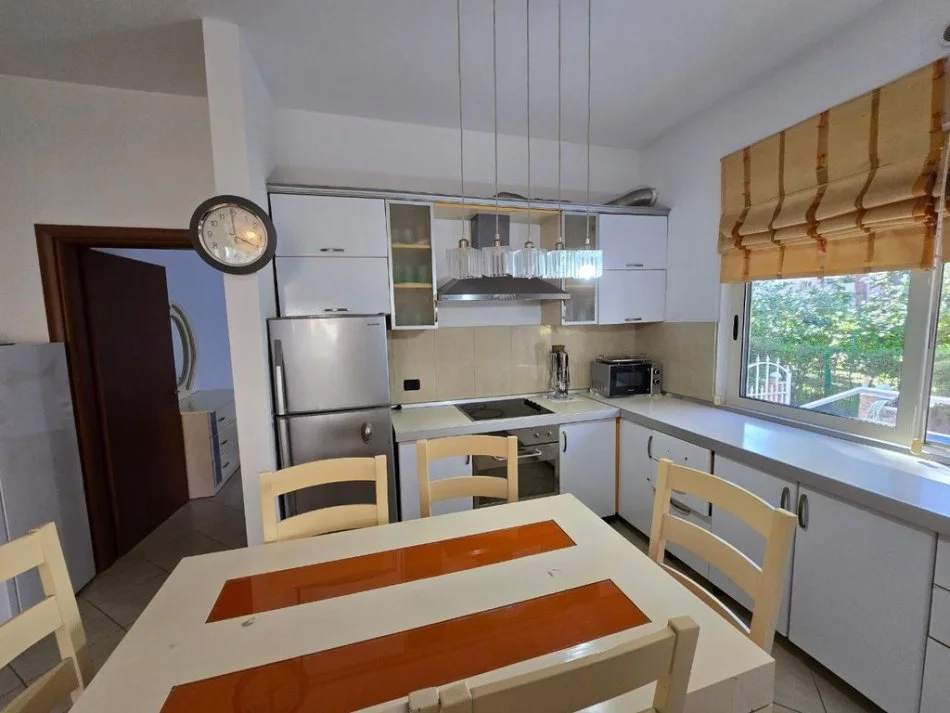 Tirane, shitet apartament 2+1+Ballkon Kati 0, 263 m² 280 000 € (GJIRI I LALZIT)
