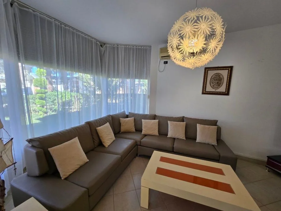 Tirane, shitet apartament 2+1+Ballkon Kati 0, 263 m² 280 000 € (GJIRI I LALZIT)