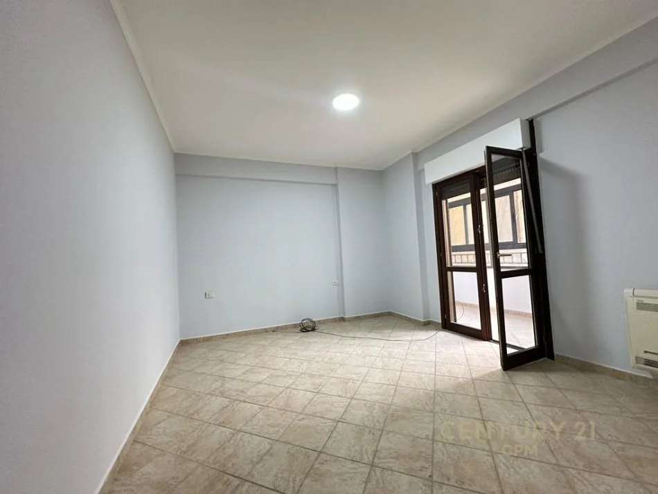 Tirane, shes apartament 3+1+2 , 145 m² 320.000 € (KOMUNA E PARISIT)