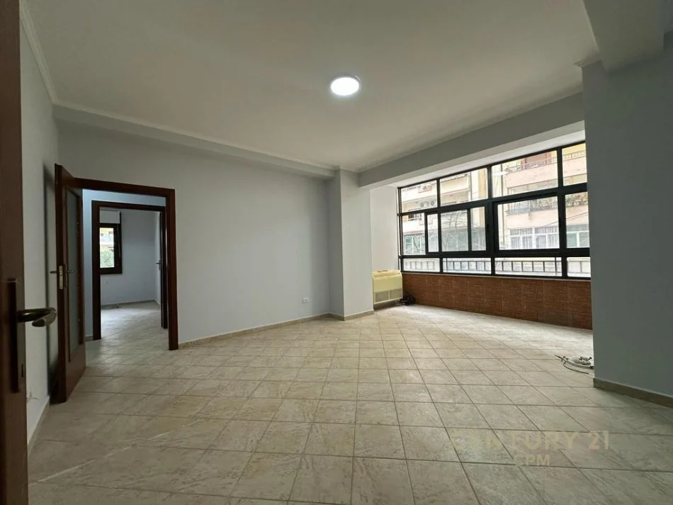 Tirane, shes apartament 3+1+2 , 145 m² 320.000 € (KOMUNA E PARISIT)