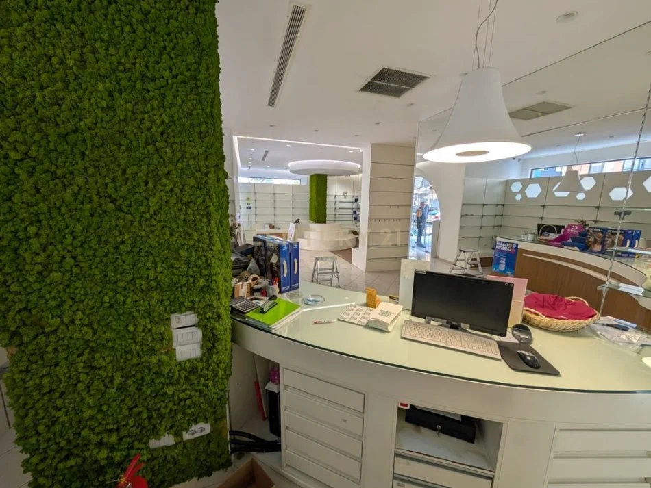 Tirane, shes ambjent biznesi , 110 m² 460.000 € (KOMUNA e PARISIT)