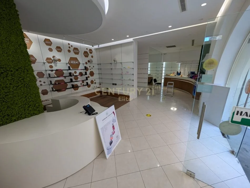 Tirane, shes ambjent biznesi , 110 m² 460.000 € (KOMUNA e PARISIT)