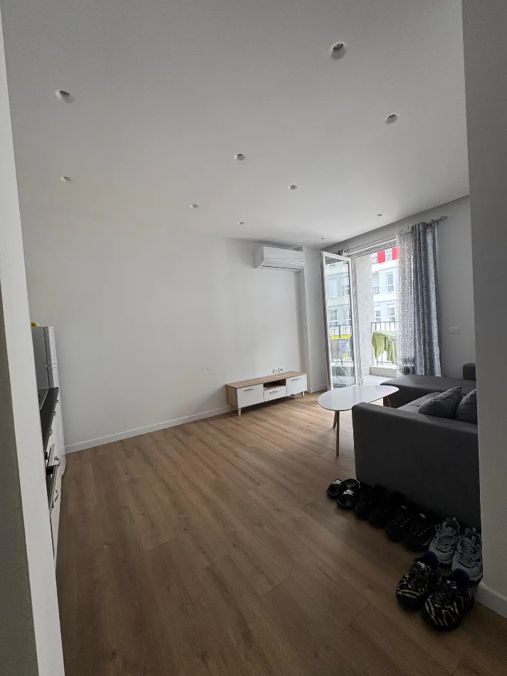 Tirane, jepet me qera apartament 1+1+Ballkon , 65 m² 350 € (Apartament 1+1 Per Qera Univers City I Pabanuar Me Pare)