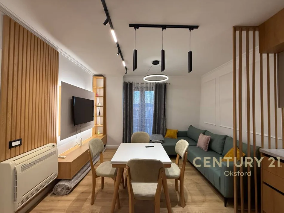 Tirane, jepet me qera apartament 1+1 Kati 8, 61 m² 900 € (Qender)