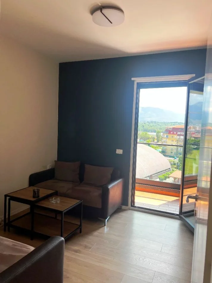 Tirane, jepet me qera zyre Kati 2, 80 m² 110 € (KOMUNA EPARISIT OLIMPIKU)