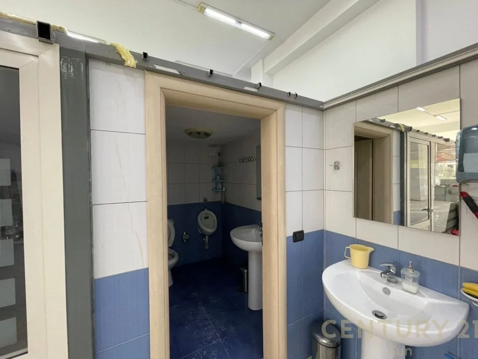 Tirane, shes ambjent biznesi , 189 m² 750.000 € (Kompleksit Delijorgji)