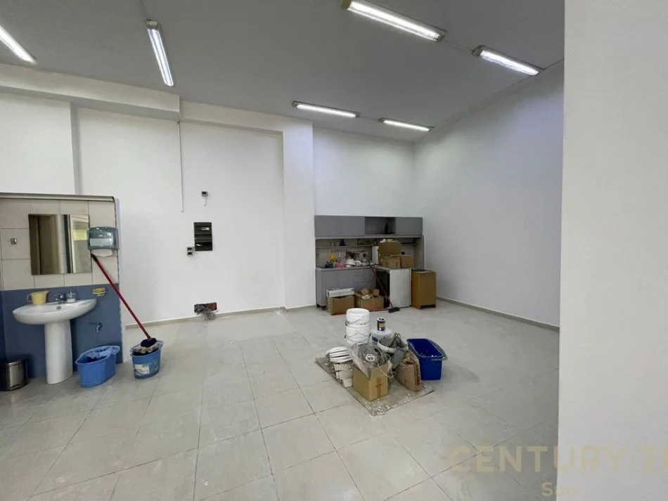 Tirane, shes ambjent biznesi , 189 m² 750.000 € (Kompleksit Delijorgji)