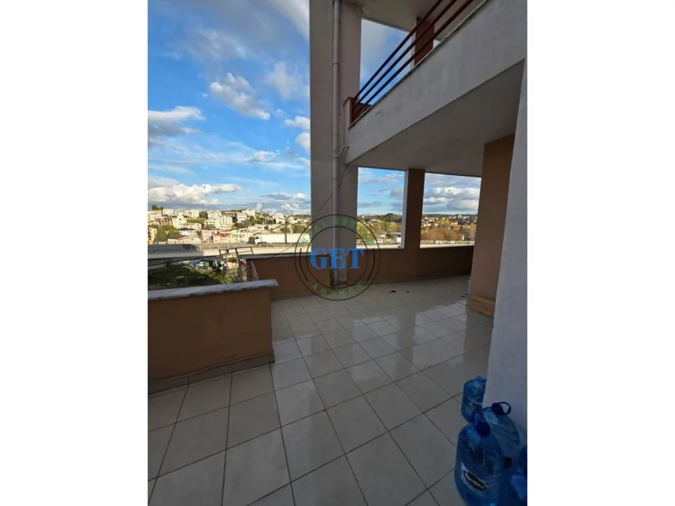 Durres, jepet me qera apartament 3+1 Kati 4, 154 m² 350 € (Kompleksi Rotondo Plepa)