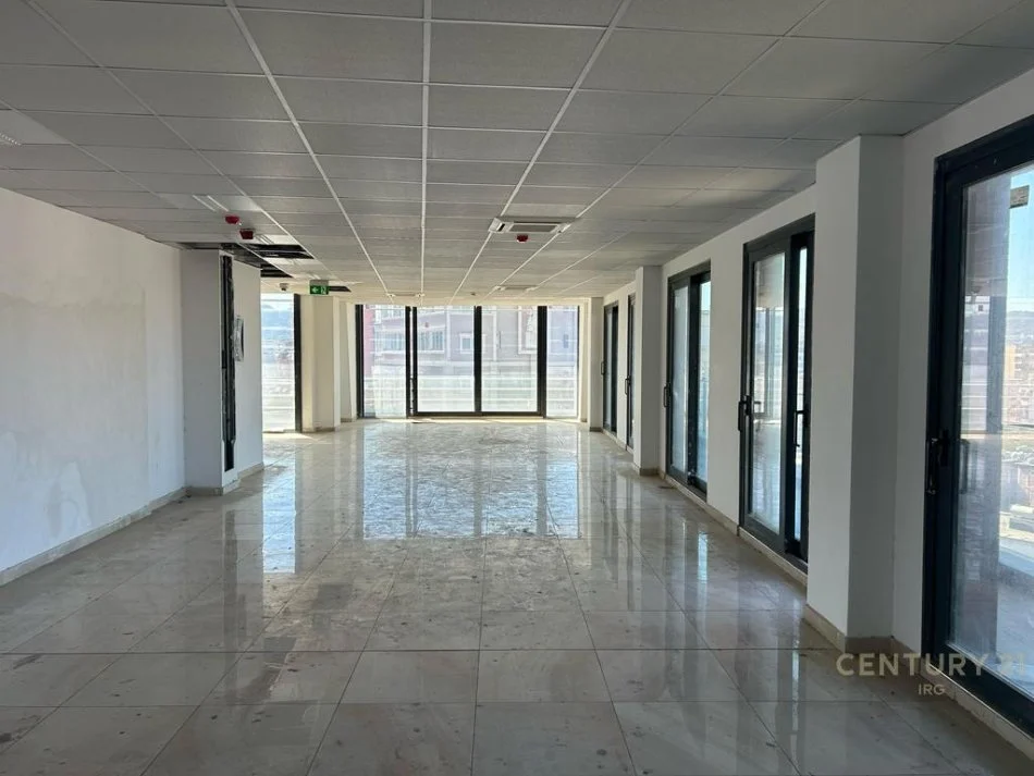Tirane, shes ambjent biznesi , 89 m² 360.000 € (Rr. Kavajës)