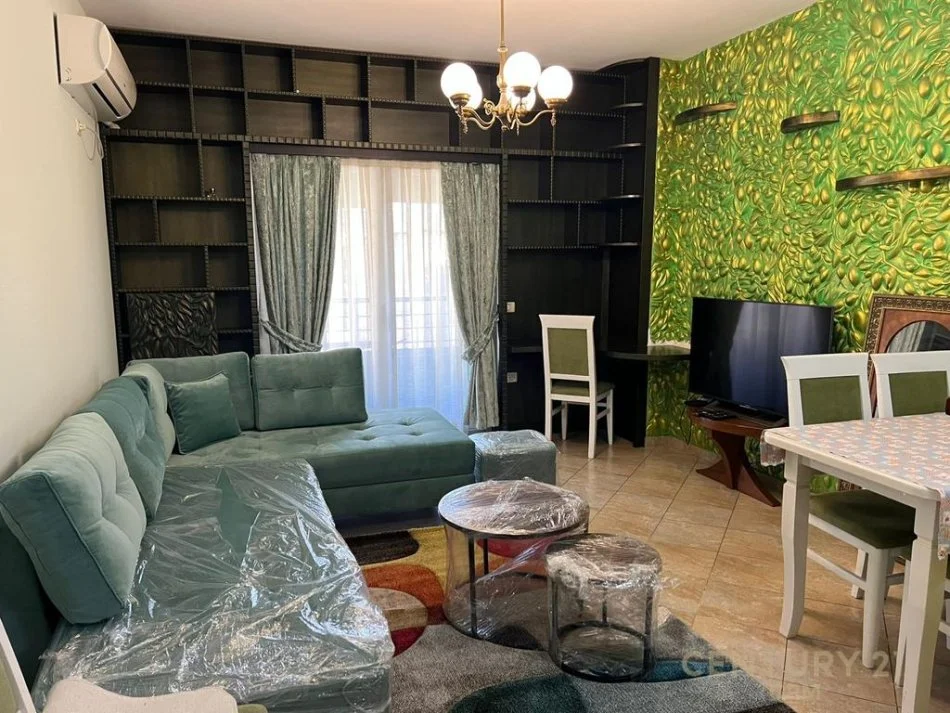 Tirane, jap me qera apartament 1+1+Ballkon , 81 m² 600 € (Komuna e Parisit)