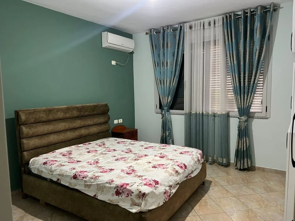 Tirane, jap me qera apartament 1+1+Ballkon , 81 m² 600 € (Komuna e Parisit)