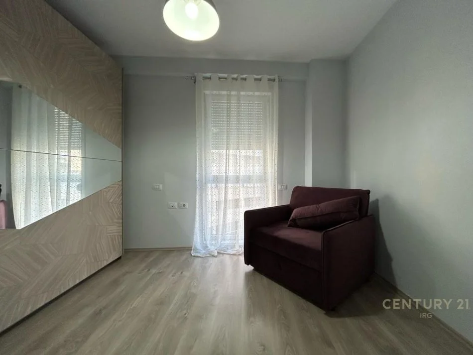 Tirane, jap me qera apartament 2+1+2 , 90 m² 700 € (KOMPLEKSI MAGNET, 21 DHJETORI)