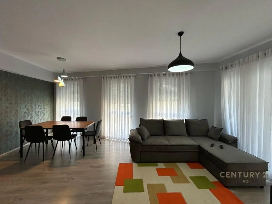 Tirane, jap me qera apartament 2+1+2 , 90 m² 700 € (KOMPLEKSI MAGNET, 21 DHJETORI)