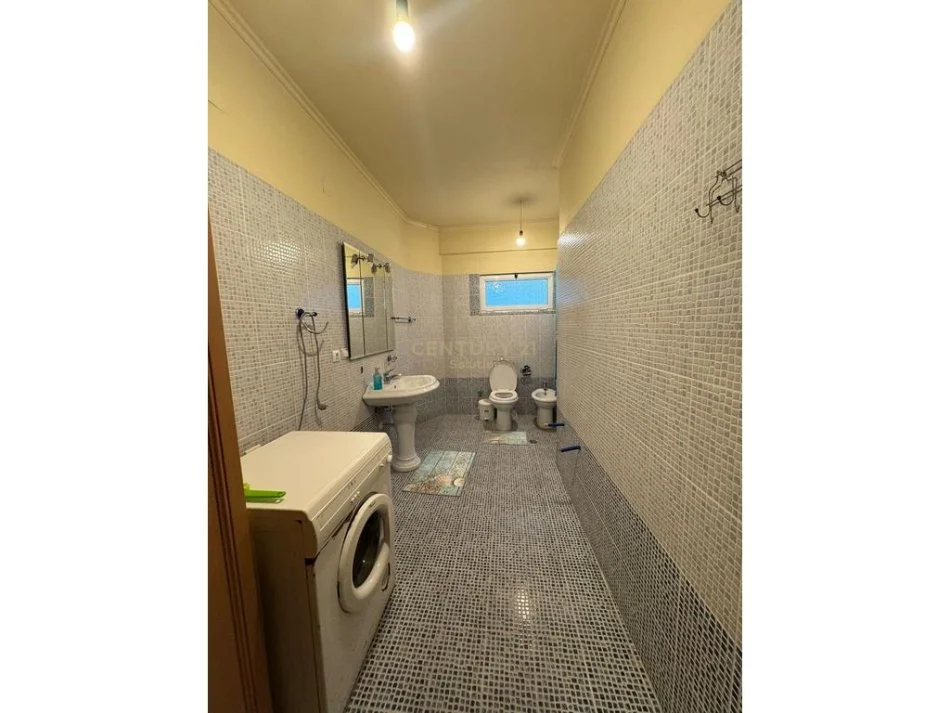 Tirane, jepet me qera Kati 2, 550 m² 550 € (Astir)