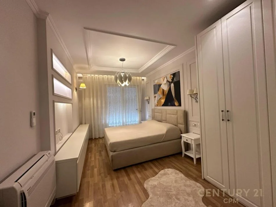 Tirane, jap me qera apartament 1+1+Post Parkimi , 80 m² 850 € (Komuna e Parisit)