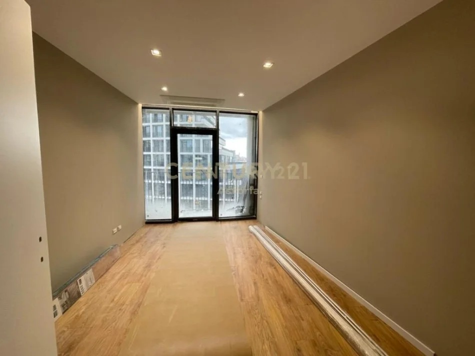 Tirane, jap me qera zyre+POST PARKIMI , 142 m² 1.300 € ("LAKE VIEW" LIQENI I TIRANES)