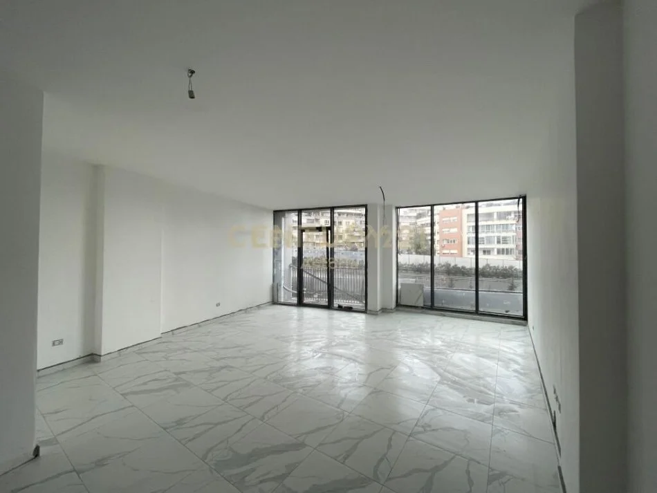 Tirane, jap me qera zyre , 68 m² 1.000 € (LAKE VIEW, LIQENI I TIRANES)