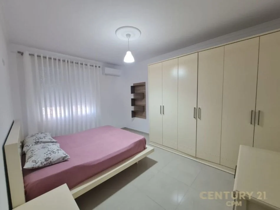 Tirane, jap me qera apartament 2+1+2+POST PARKIMI , 127 m² 700 € (Kopshti Botanik)