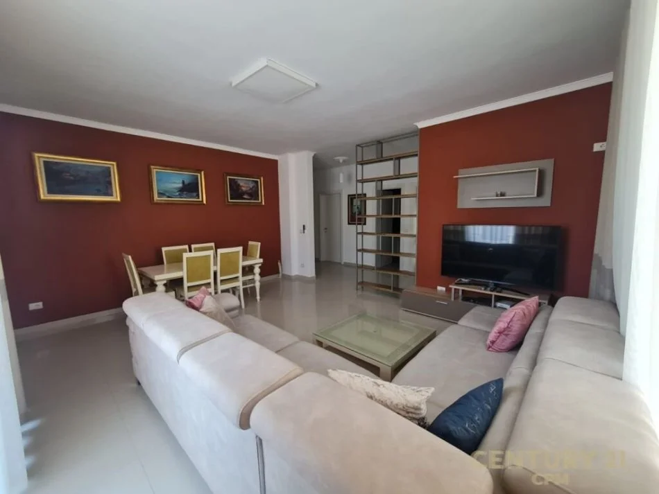 Tirane, jap me qera apartament 2+1+2+POST PARKIMI , 127 m² 700 € (Kopshti Botanik)