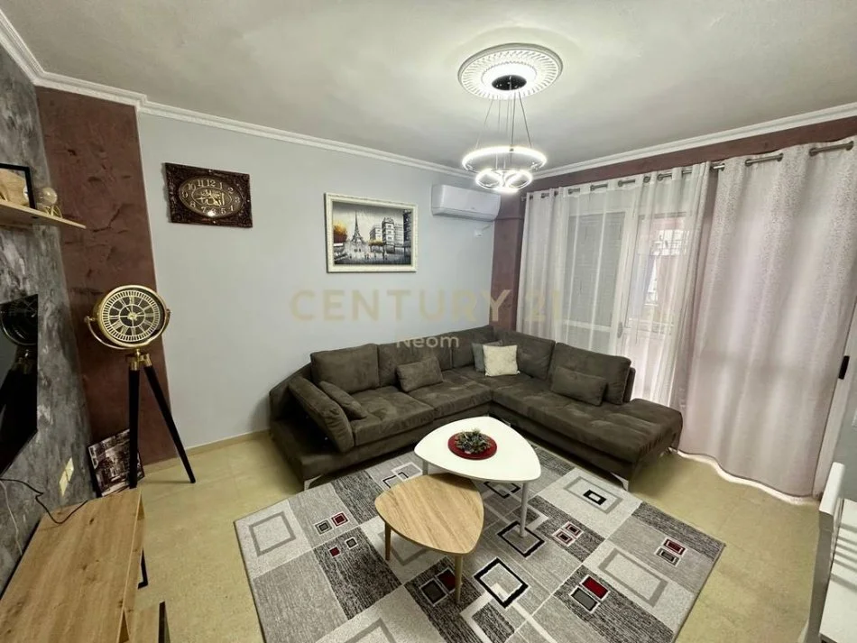 Tirane, jepet me qera apartament 2+1 Kati 3, 68 m² 500 € (liqeni i thate)