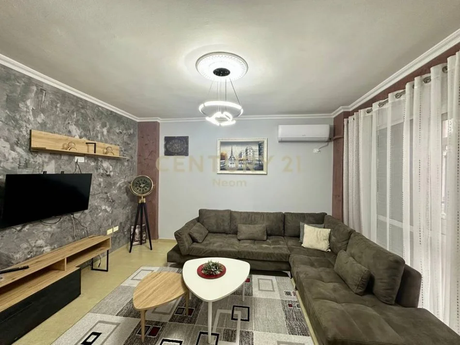 Tirane, jap me qera apartament 2+1+POST PARKIMI , 68 m² 500 € (KOPSHTI BOTANIK)