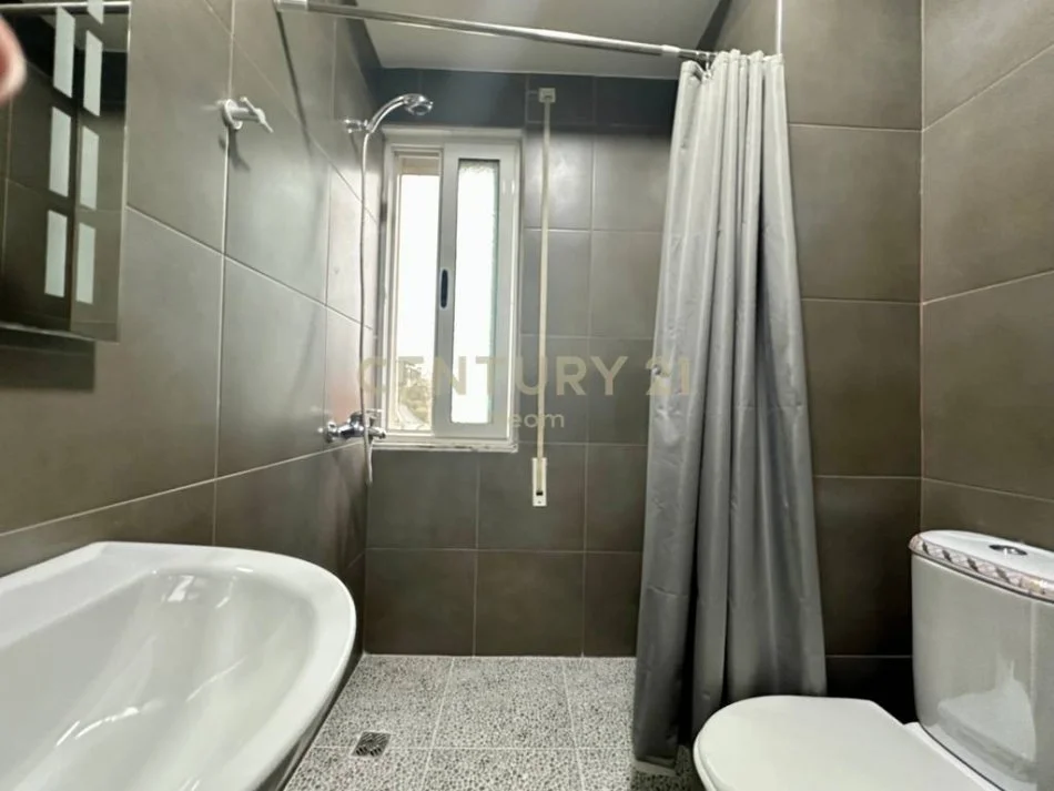 Tirane, jap me qera apartament 2+1+POST PARKIMI , 68 m² 500 € (KOPSHTI BOTANIK)