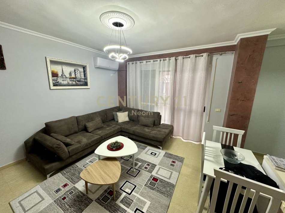 Tirane, jepet me qera apartament 2+1 Kati 3, 68 m² 500 € (liqeni i thate)