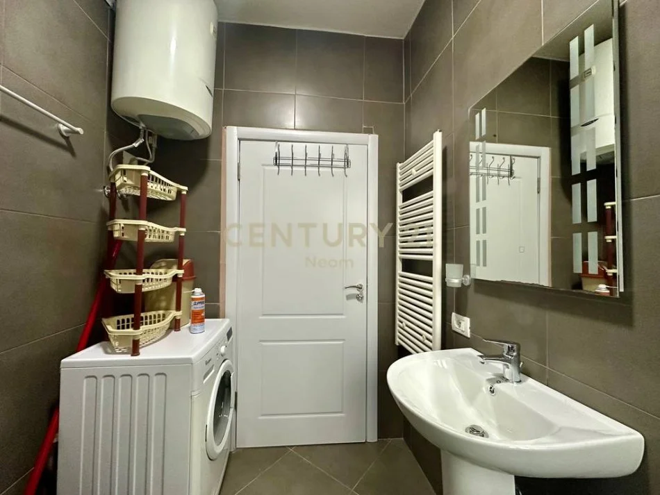 Tirane, jap me qera apartament 2+1+POST PARKIMI , 68 m² 500 € (KOPSHTI BOTANIK)