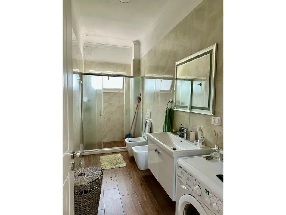 Tirane, shes apartament 2+1+2 , 110 m² 240.000 € (Liqeni i Thatë)