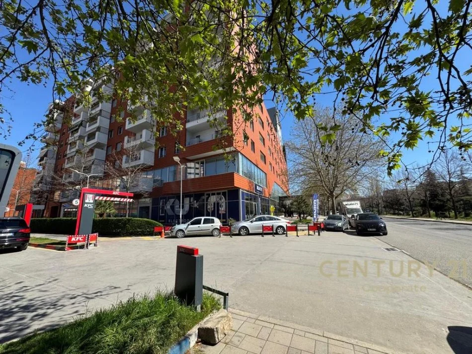 Tirane, jap me qera ambjent biznesi , 953 m² 17.500 € (Kompleksi Delijorgji)