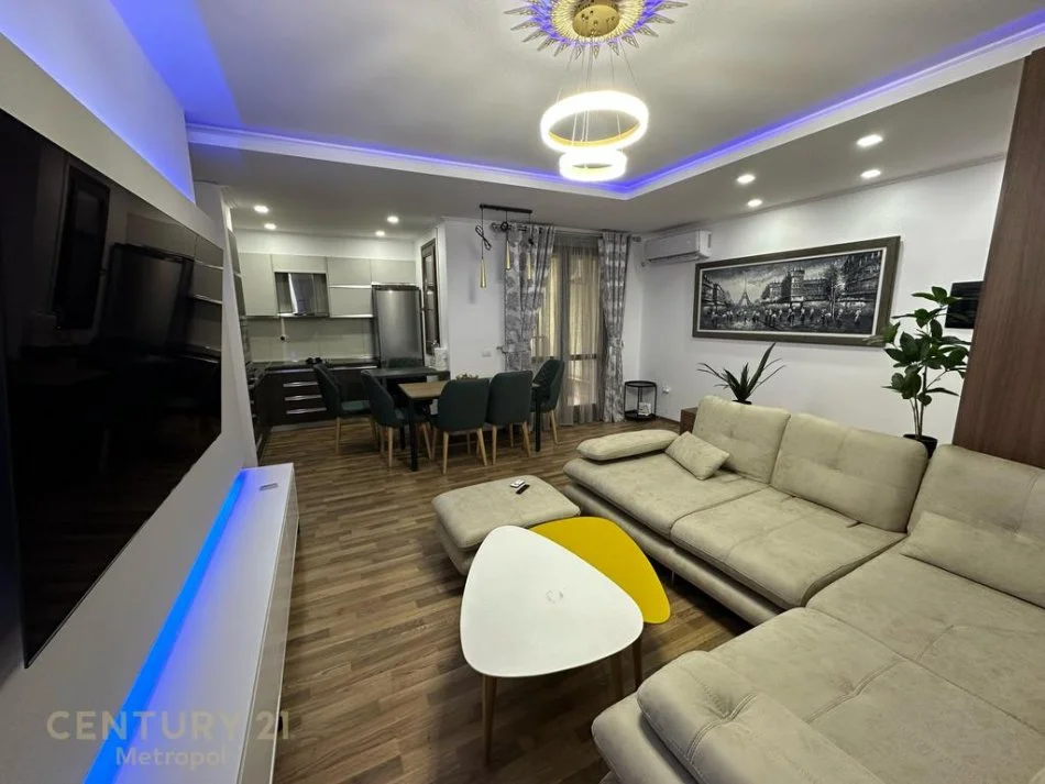 Tirane, jap me qera apartament 2+1 Kati 2, 102 m² 650 € (Kopshti botanik)