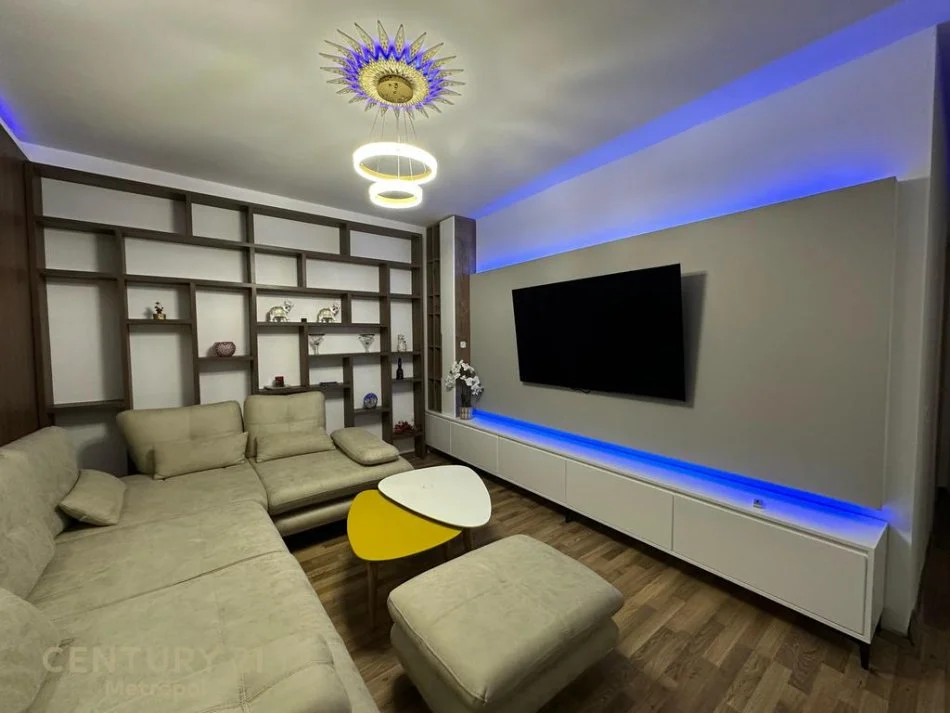 Tirane, jap me qera apartament 2+1 Kati 2, 102 m² 650 € (Kopshti botanik)