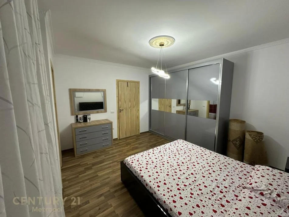 Tirane, jap me qera apartament 2+1 Kati 2, 102 m² 650 € (Kopshti botanik)
