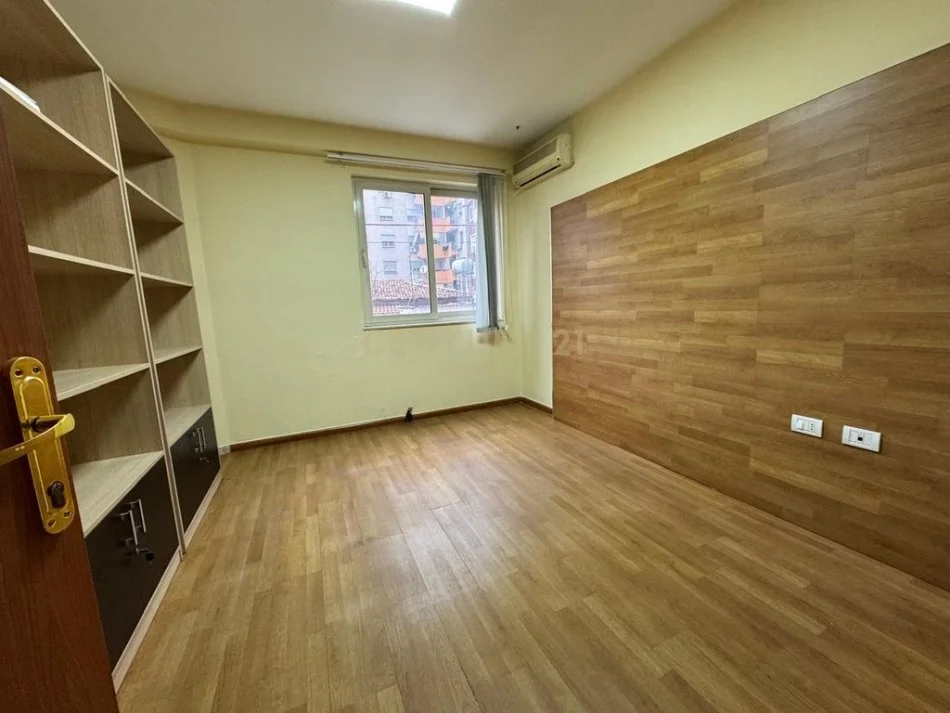 Tirane, jepet me qera apartament 2+1 Kati 2, 78 m² 600 € (rruga e barrikadave)